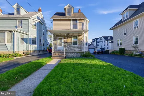 18 Center Ave, Willow Grove, PA 19090