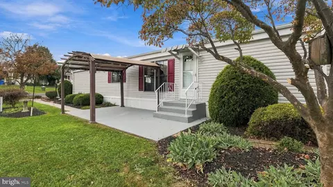 33 Woodsbluff Run, North Wales, PA 19454