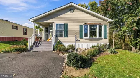 139 Creeks Edge Ct, North Wales, PA 19454