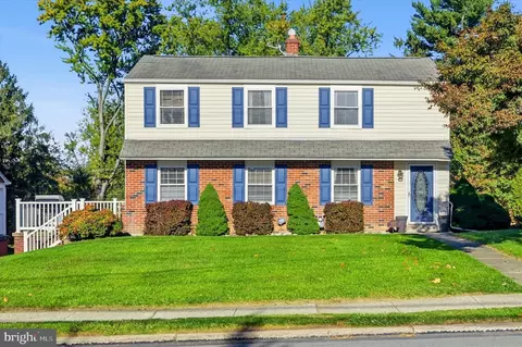 4027 Joshua Rd, Lafayette Hill, PA 19444