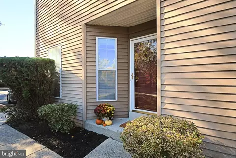 27 Village Dr, Schwenksville, PA 19473