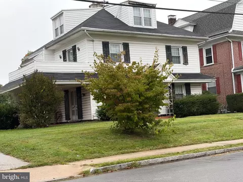 106 Grandview Rd Apt, Ardmore, PA 19003