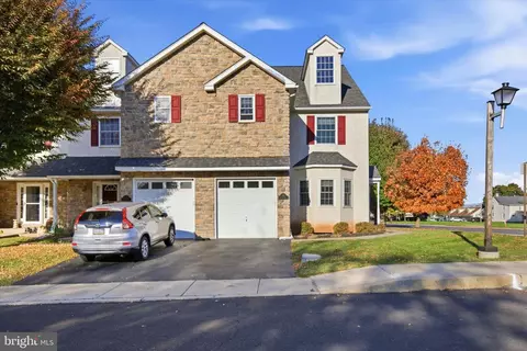 201 Bentley Dr Apt, Trappe, PA 19426