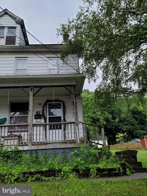 822 E Freedom Ave, Burnham, PA 17009