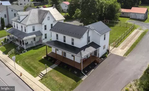 544 E Freedom Ave, Burnham, PA 17009