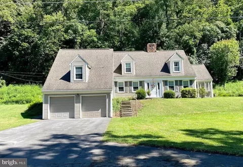 135 Country Club Rd, Mount Union, PA 17066
