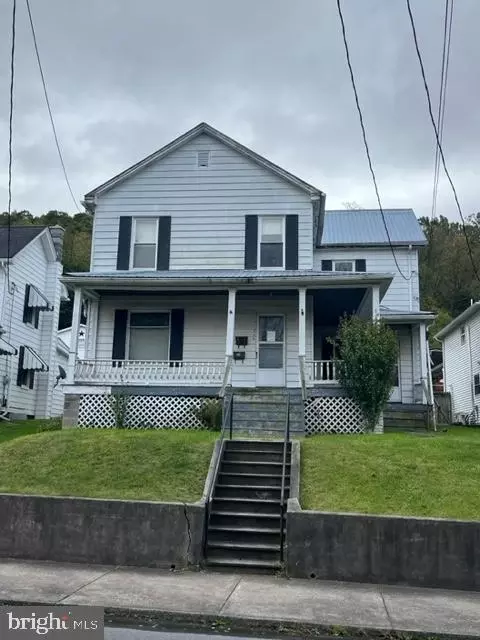 716 E Freedom Ave, Burnham, PA 17009