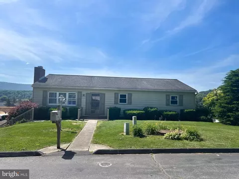 215 Cider Ln, Lewistown, PA 17044