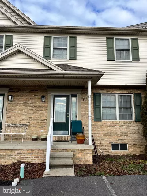 10 Acacia Ct, Milroy, PA 17063