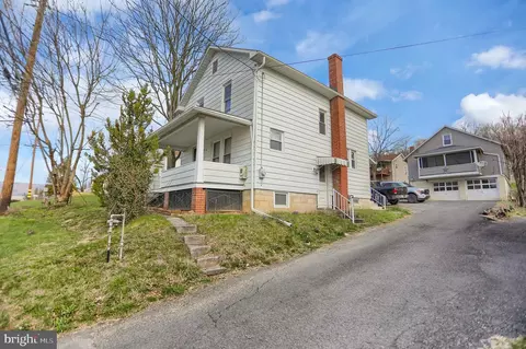 18 Knepp Ave, Lewistown, PA 17044