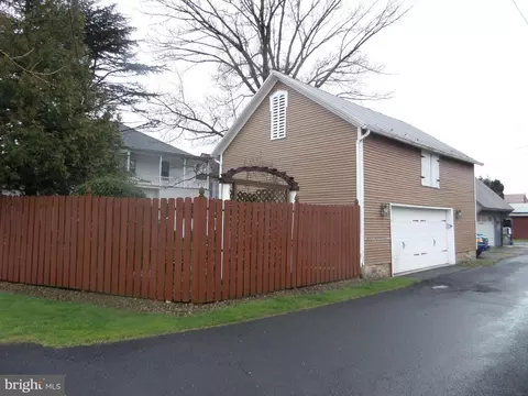 Exterior - 117 4th Ave, Burnham, PA 17009 photo 7 of 9