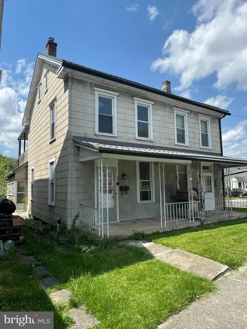 402 Locust St, Burnham, PA 17009
