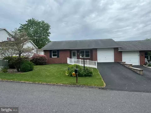 8 Kelly Dr, Lewistown, PA 17044