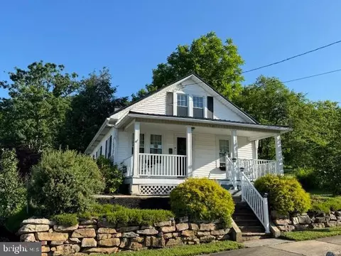 23 Oakland Ave, Lewistown, PA 17044