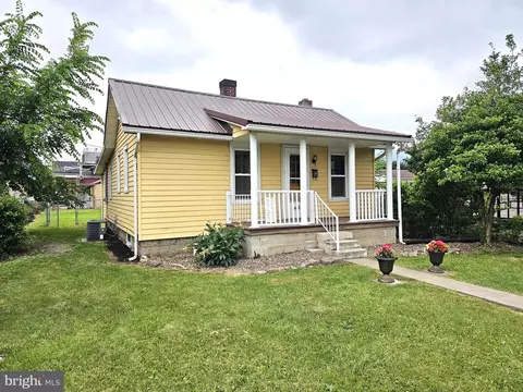 107 5th Ave, Burnham, PA 17009