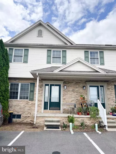 12 Acacia Ct, Milroy, PA 17063
