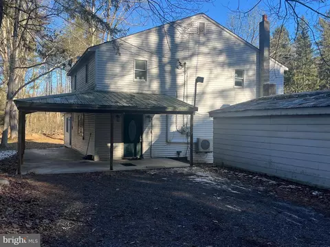 25 Scenic Dr, Milroy, PA 17063