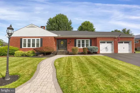 37 Grand Pkwy, Lewistown, PA 17044