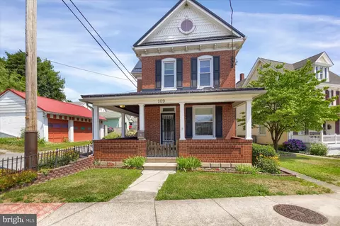109 S Walnut St, Lewistown, PA 17044