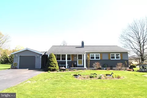 3 Sunrise Dr, Yeagertown, PA 17099
