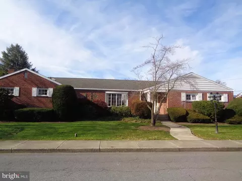 13 Fairview Pl, Lewistown, PA 17044