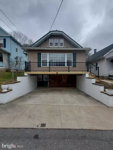 5 Woods Ln, Lewistown, PA 17044