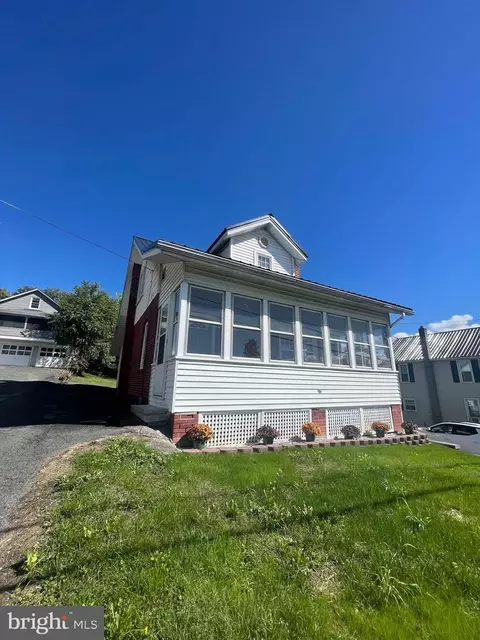 100 Knepp Ave, Lewistown, PA 17044