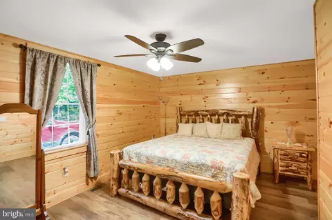 Bedroom - 425 Bald Eagle Ln, Mcclure, PA 17841 photo 2 of 7