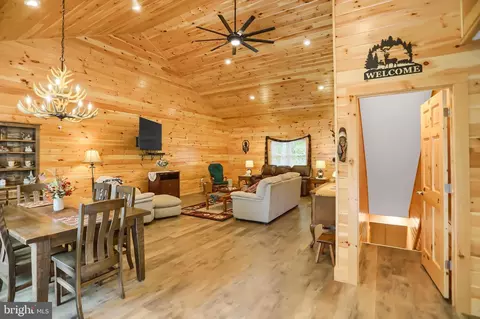 Entry Way - 425 Bald Eagle Ln, Mcclure, PA 17841 photo 7 of 8