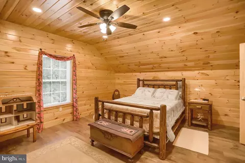 Bedroom - 425 Bald Eagle Ln, Mcclure, PA 17841 photo 5 of 7