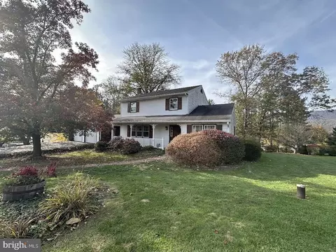 9 Foxfire Rd, Lewistown, PA 17044