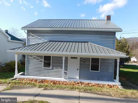 413 E Freedom Ave, Burnham, PA 17009