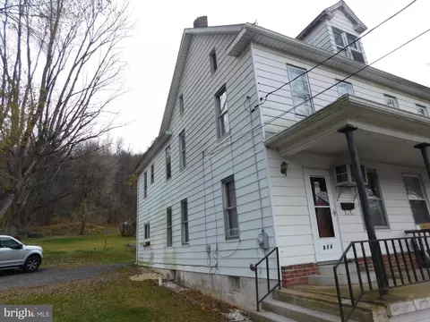 824 E Freedom Ave, Burnham, PA 17009