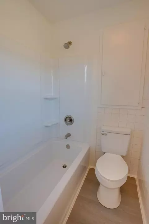 Bath - 3014 Old Stage Rd, Lewistown, PA 17044 photo 1 of 7