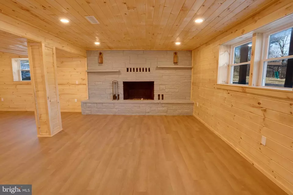 Living - 3014 Old Stage Rd, Lewistown, PA 17044 photo 5 of 8