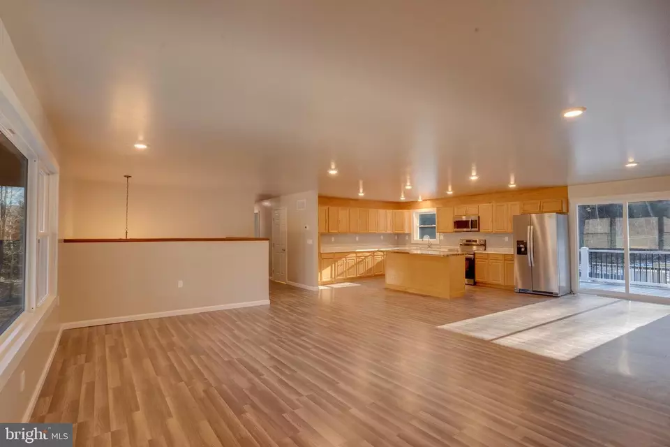 Living - 3014 Old Stage Rd, Lewistown, PA 17044 photo 2 of 8