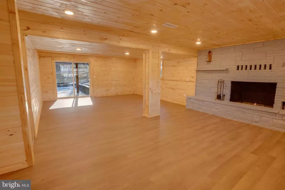 Living - 3014 Old Stage Rd, Lewistown, PA 17044 photo 6 of 8