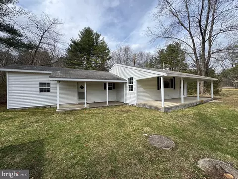 4075 New Lancaster Valley Rd, Milroy, PA 17063