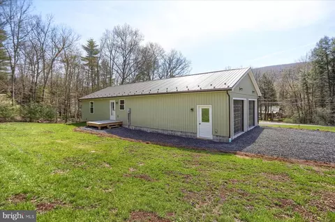 3497 New Lancaster Valley Rd, Milroy, PA 17063