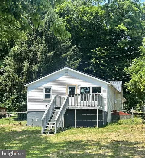 817 W Sixth St, Lewistown, PA 17044
