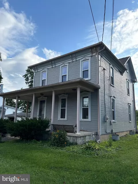 29 Woodlawn Ave, Milroy, PA 17063