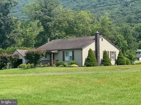 36 Gas Line Dr, Lewistown, PA 17044