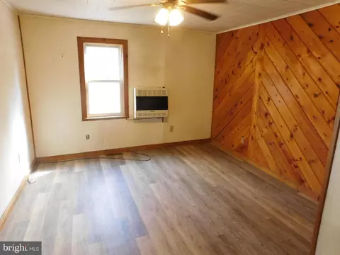 Living - 5 Barnett Ln, Mcclure, PA 17841 photo 1 of 2