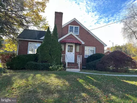 11 First St, Lewistown, PA 17044