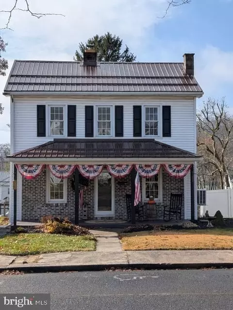 420 Locust St, Burnham, PA 17009