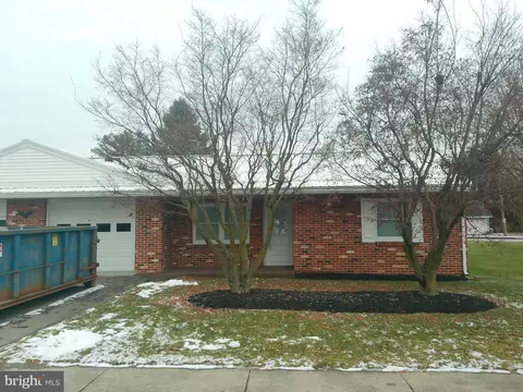16 W Hale St, Lewistown, PA 17044