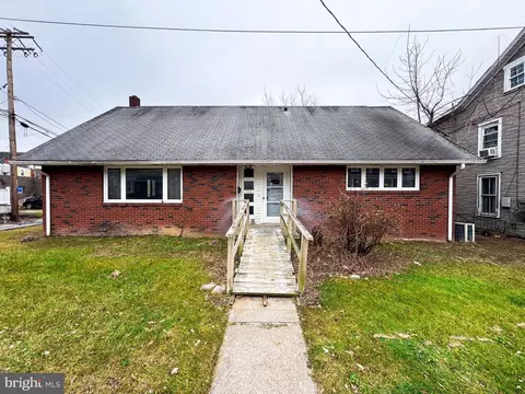 220 W 5th St, Lewistown, PA 17044