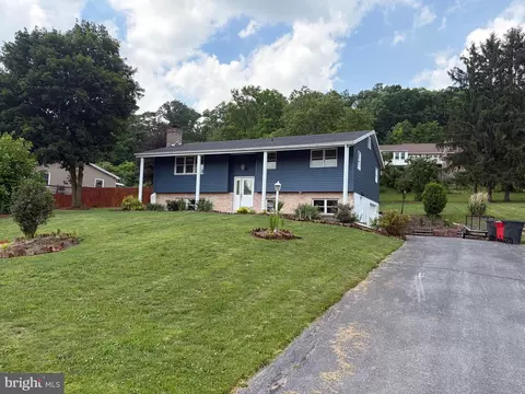 545 Summit Dr, Lewistown, PA 17044