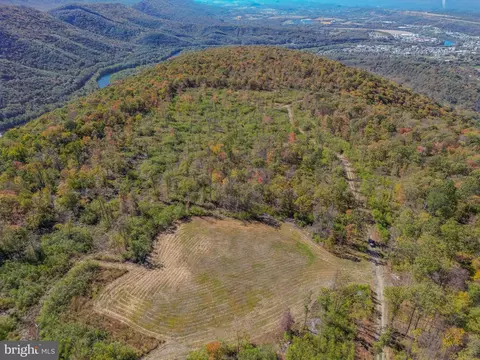 1800 Longview Dr, Lewistown, PA 17044