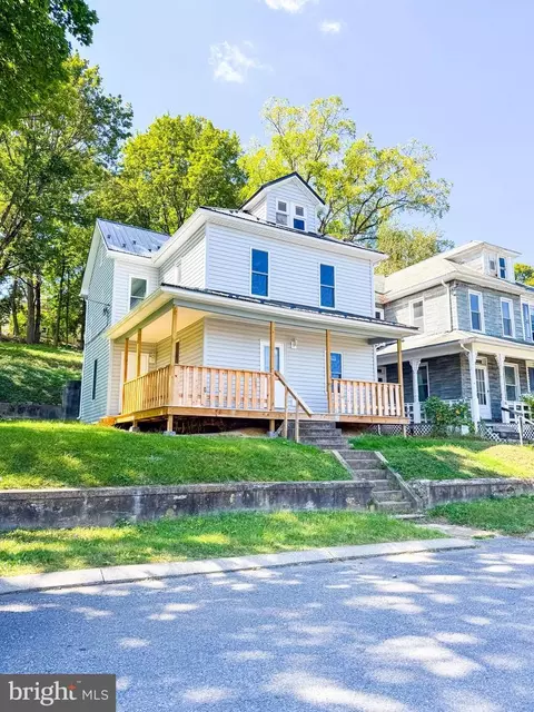 32 S Mann Ave, Yeagertown, PA 17099